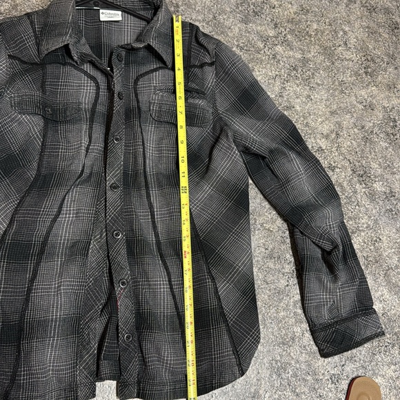 Columbia women black button up warm shirt
Size large - Picture 7 of 8